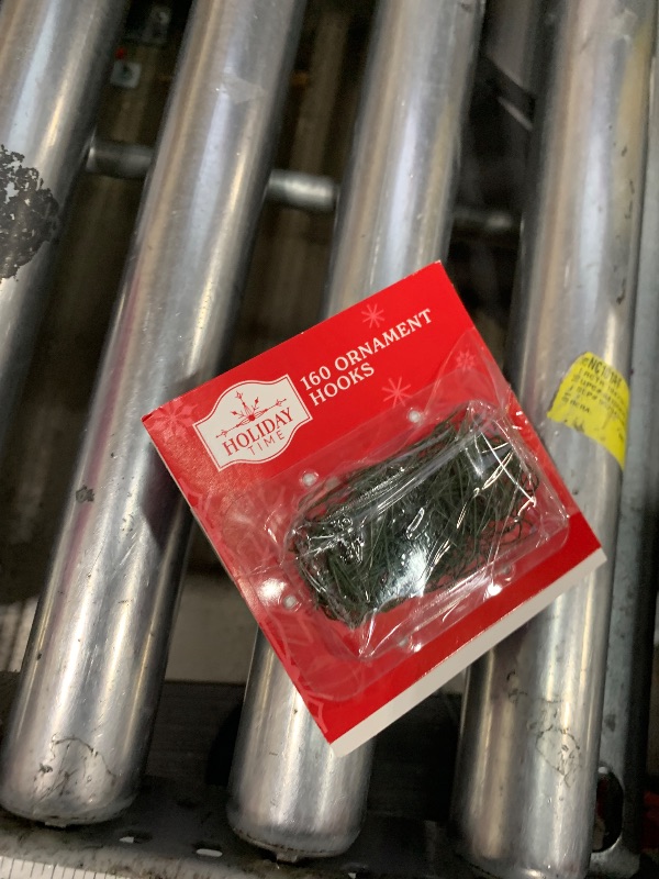 Photo 1 of (320) Christmas Tree Ornament 1" Hooks Green Wire Metal Holiday Time Sealed NEW
