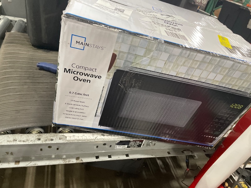 Photo 1 of (3 pack) Mainstays 0.7 Cu ft Countertop Microwave Oven, 700 Watts, Black