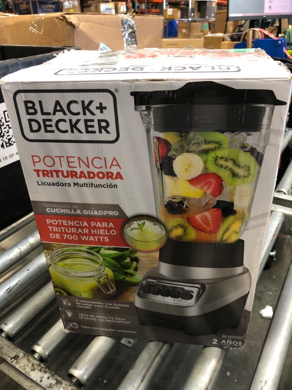 Photo 1 of **MISSING BLADE** BLACK+DECKER PowerCrush Multi-Function Blender with 6-Cup Glass Jar, 4 Speed Settings, Silver