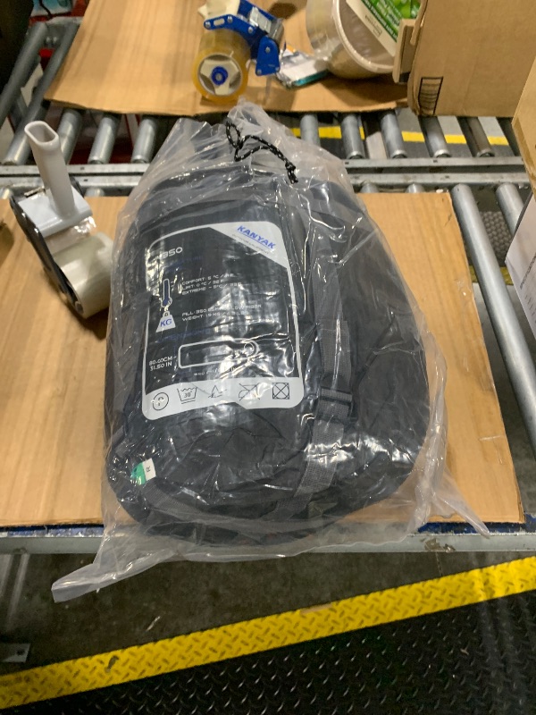 Photo 1 of ** STOCK PHOTO SIMILAR NOT EXACT*** KANYAK Outdoor Rectangular Sleeping Bag, Splicable Sleeping Bag with Anti-snag Zippers, Camping Gear Equipment for Outdoor Lovers