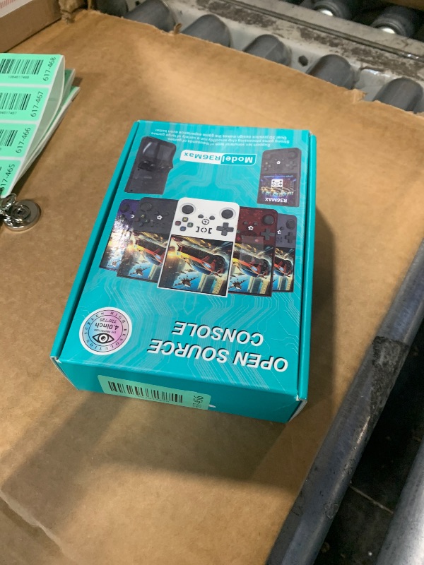 Photo 1 of ?R36MAX 4000mAh Portable Rechargeable Handheld Retro Game Console,Comfort Non-Slip Handheld Standing Retro Game Console with 64G TF Car,4.0-inch Screen,for Office,Black