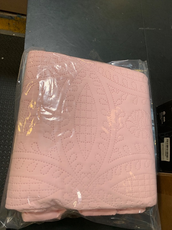 Photo 1 of (SIZE UNKNOWN) Love's cabin King Size Quilt Set Pink Bedspreads - Soft Bed Summer Lightweight Bedspread Comforter - Modern Style Coin Pattern Coverlet for All Season - 3 Pieces (1 Quilt, 2 Pillow Shams)