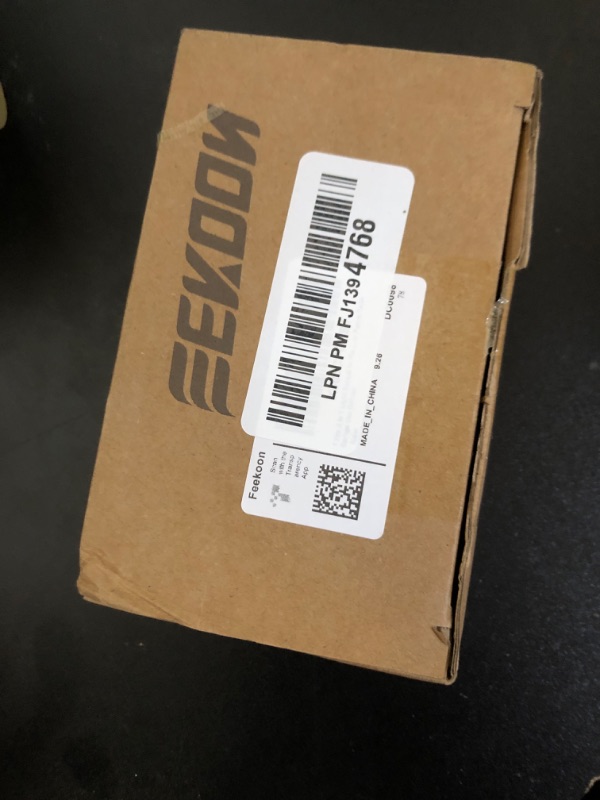 Photo 1 of 1 Pcs 2 in 1 Light Socket to Plug Adapter, Convert E26/E27 Bulb Socket to 2 Pieces 3 Prong Outlet with Extension Cord, Flexible Light Bulb Socket Converter Suitable for Porch Patio Garage Use (White)