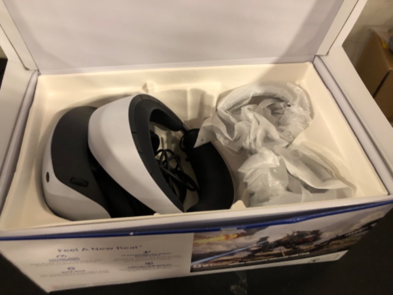 Photo 1 of PlayStation VR2 Horizon Call of The Mountain™ Bundle (PSVR2)