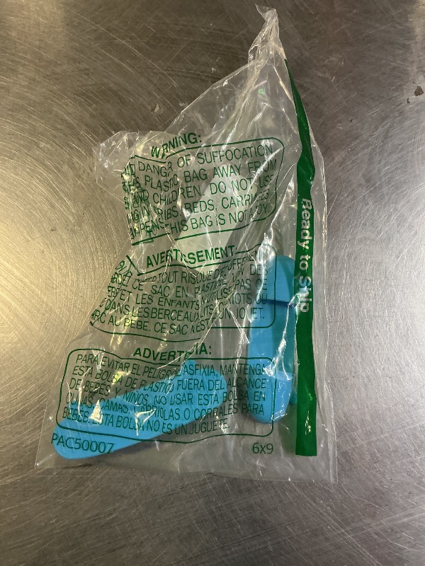 Photo 1 of 1 Pair Mini Silicone Finger Oven Mitts Heat Cold Dirty Hurt Resistant, Versatile Little Tool Such as Pot Holders, Finger Food Tongs, Coffee Filter Separators Clips (Blue)