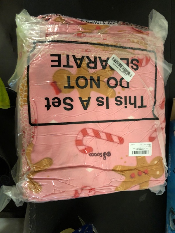 Photo 1 of 12 Pcs 50 x 60 Inch Christmas Gingerbread Man Throw Blankets Pink Gingerbread Fleece Throw Blankets Bulk Xmas Winter Holiday Soft Fleece Blanket Cozy for Home Bedding Couch Airplane Homeless Gift