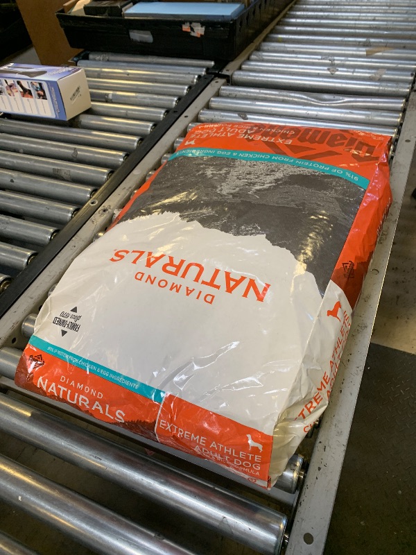 Photo 1 of Diamond Naturals Extreme Athlete High Protein Real Meat Recipe Dry Dog Food 40 Pound (Pack of 1)