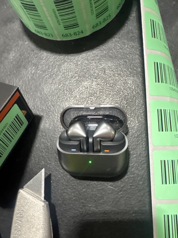 Photo 1 of Samsung Galaxy Buds 3 Pro AI True Wireless Bluetooth Earbuds, Noise Cancelling, Sound Optimization, Redesigned Comfort Fit, Silver [US Version, Amazon Exclusive, 2Yr Warranty]