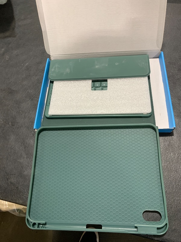 Photo 1 of Keyboard Case for iPad 10th Generation 2022 & 11th (A16, 2025) – Magic-Style Keyboard with Multi-Touch Trackpad – Floating Cantilever Stand – Magnetic Case for iPad 10.9 inch 10th / 11th Gen.