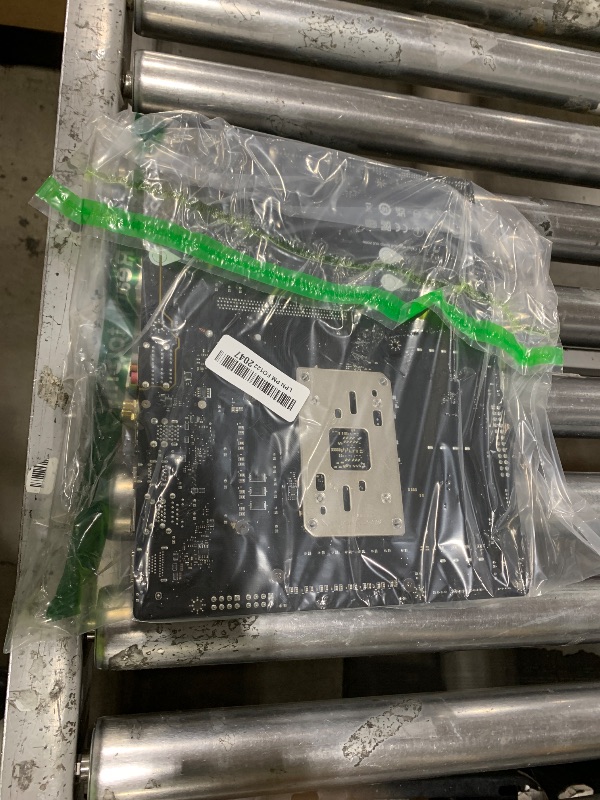 Photo 1 of MSI PRO B650-P WiFi ProSeries Motherboard (AMD Ryzen 9000/8000/7000 Series Processors, AM5, DDR5, PCIe 4.0, M.2, SATA 6Gb/s, USB 3.2 Gen 2, HDMI/DP, Wi-Fi 6E, Bluetooth 5.3, 2.5Gbps LAN, ATX)