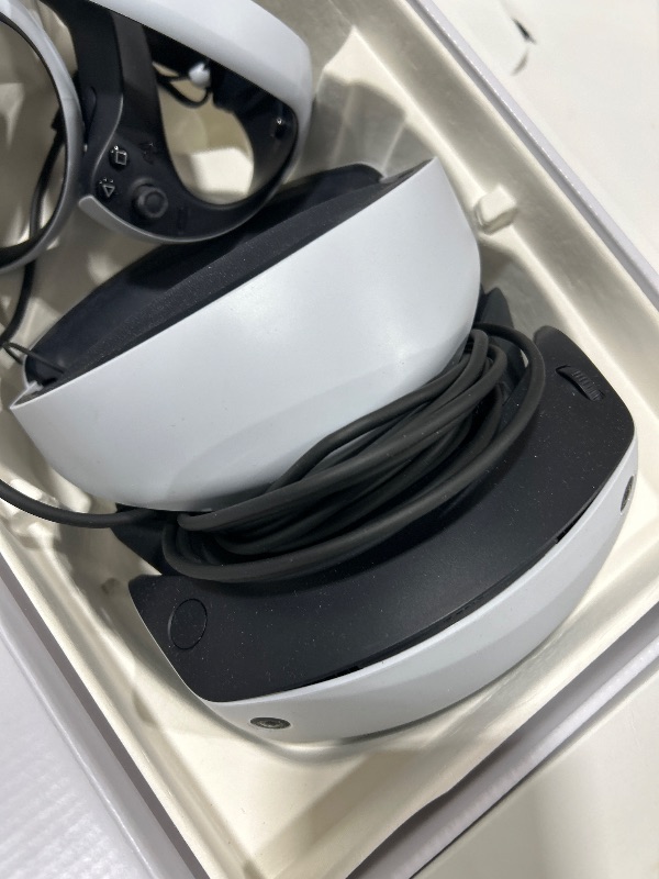 Photo 1 of PlayStation VR2 Horizon Call of The Mountain™ Bundle (PSVR2)