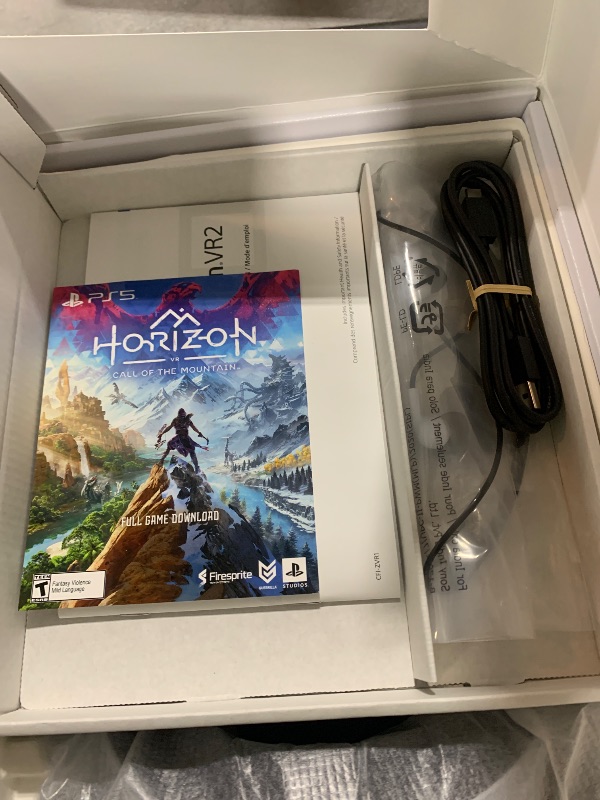 Photo 1 of PlayStation VR2 Horizon Call of The Mountain™ Bundle (PSVR2)