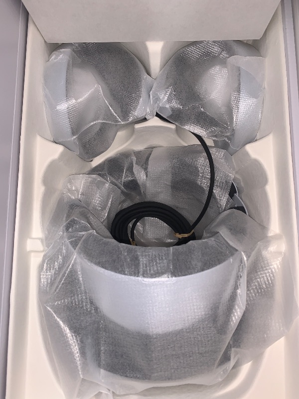 Photo 1 of PlayStation VR2 Horizon Call of The Mountain™ Bundle (PSVR2)