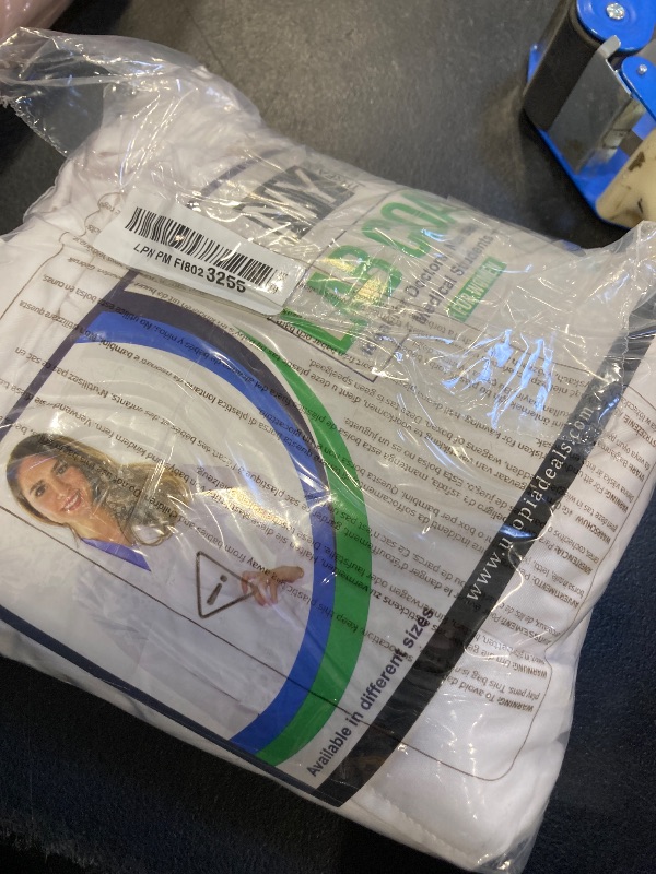 Photo 1 of NY Threads Professional Lab Coat for Women, Long Sleeve Medical Coat 2 Pack, Large, White