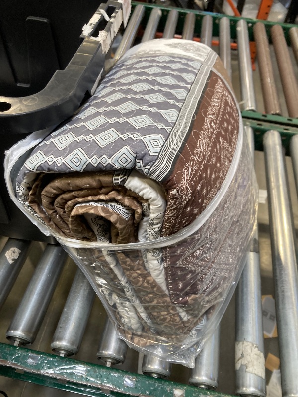 Photo 1 of LEAONME 3 Pieces California King Size Quilt Set Brown Oversized 120x120 Inch Bedspread Coverlet Lightweight Microfiber Patchwork Bed Cover for All Seasons (1 Quilt, 2 Pillow Shams)