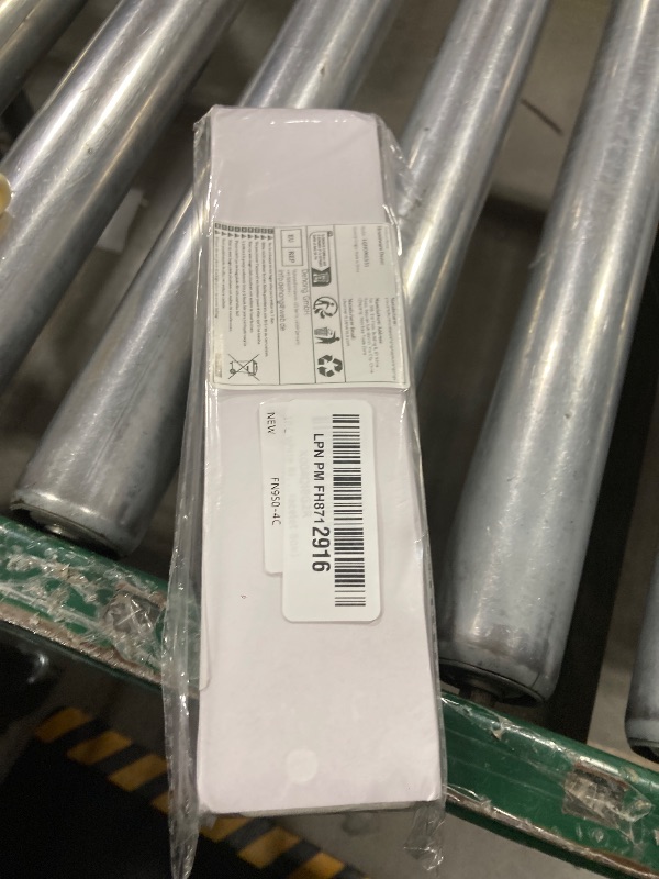 Photo 1 of 1PC White Ring Box Octagonal Crown PU Jewelry Box Couple Proposal PU Ring Boxes For Engagement Wedding Anniversary (Bracelet Box)