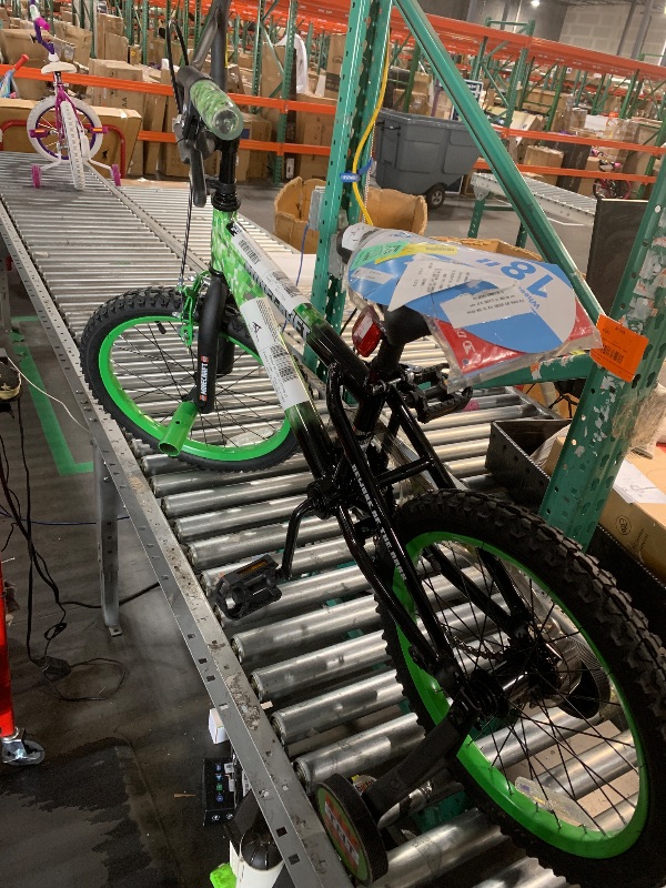Photo 1 of ***DAMAGED - SEE NOTES/PICTURES***
Minecraft 18-Inch Kids Bike - Unisex Balance & Toddler Bike with Creeper Graphics, Front Caliper & Coaster Brake, Adjustable Seat, Removable Training Wheels, Ages 6-9, 42”-53” Tall