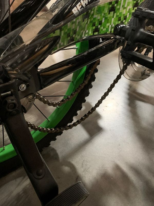 Photo 1 of ***DAMAGED - SEE NOTES/PICTURES***
Minecraft 18-Inch Kids Bike - Unisex Balance & Toddler Bike with Creeper Graphics, Front Caliper & Coaster Brake, Adjustable Seat, Removable Training Wheels, Ages 6-9, 42”-53” Tall