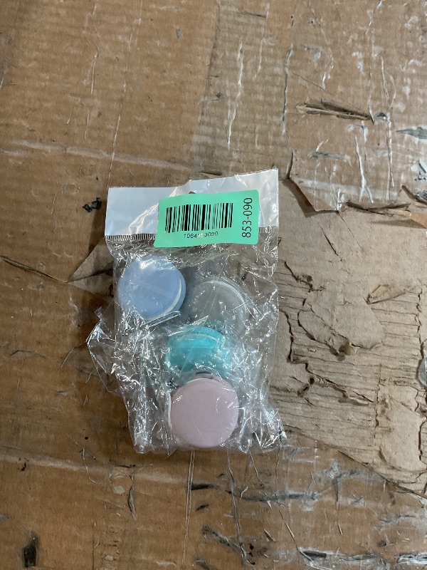 Photo 1 of ***(1 BROKEN/ NOT A COMPLETE SET)***Toyvian Macaron Mobile Phone Screen Wipe, 4pcs Candy Color Macaron Shape Cleaning Cloth Mobile Phone Screen Lens Wipe Glasses with Portable Keychain for TV Monitors Glass Lens (Random Color)