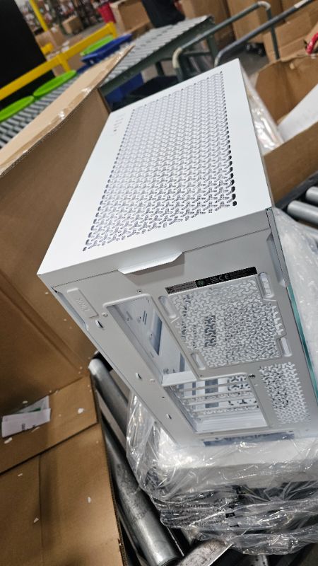 Photo 1 of ***CASE ONLY***CORSAIR 3500X ARGB Mid-Tower ATX PC Case – Panoramic Tempered Glass – Reverse Connection Motherboard Compatible – 3X CORSAIR RS120 ARGB Fans Included – White