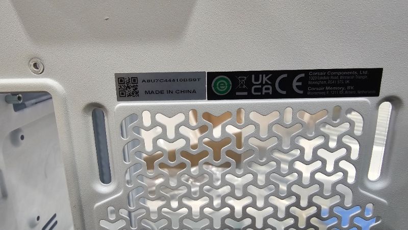 Photo 1 of ***CASE ONLY***CORSAIR 3500X ARGB Mid-Tower ATX PC Case – Panoramic Tempered Glass – Reverse Connection Motherboard Compatible – 3X CORSAIR RS120 ARGB Fans Included – White