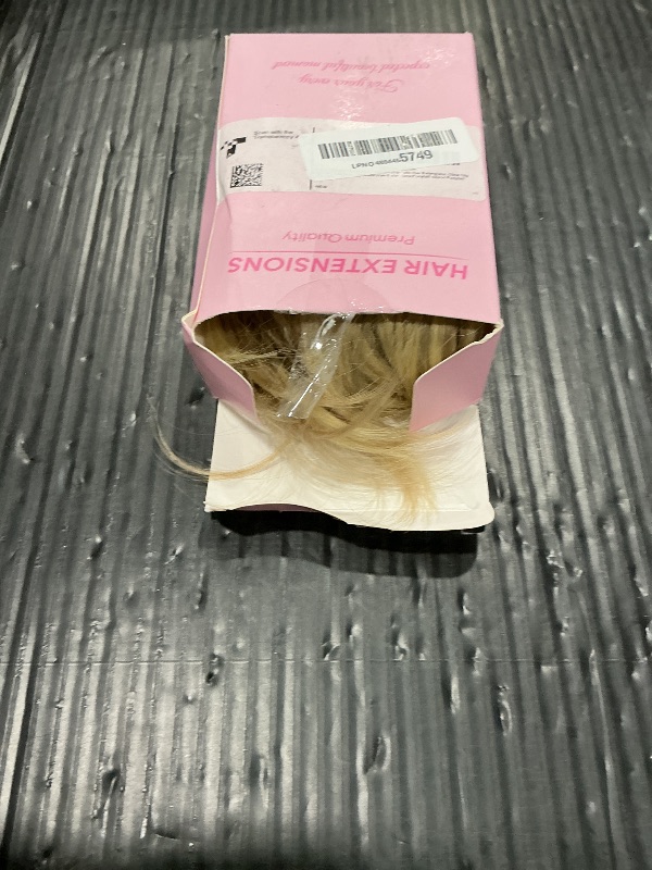 Photo 1 of *MINOR DAMAGE - USED*
14 Inch Ponytail Extension - Wavy Pony Tails Hair Extensions, Claw Clip Ponytail Extension, Synthetic Hair Extensions Ponytail, Clip on Ponytails for Women (Light Brown With Beige Highlights)