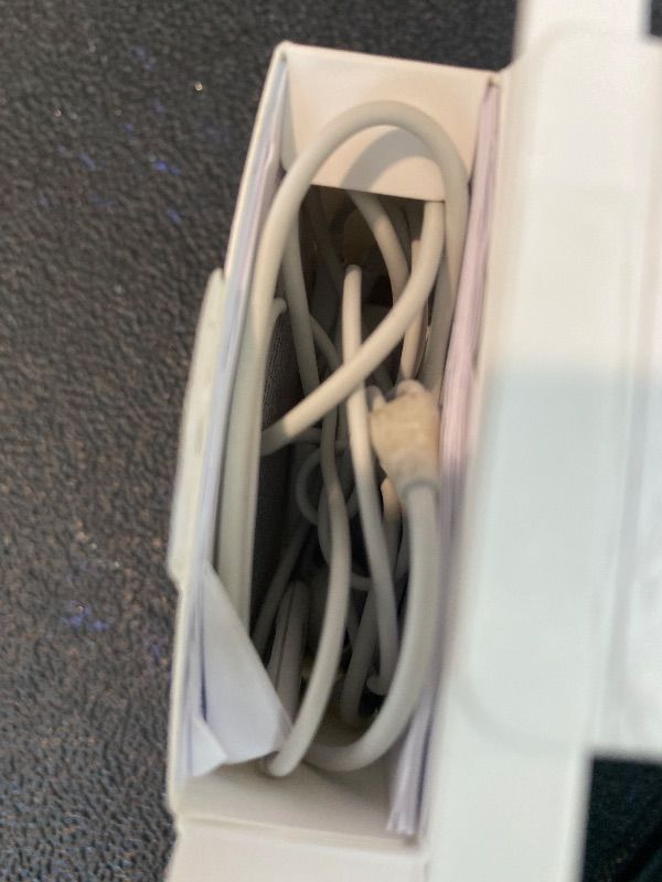 Photo 1 of ***VERY USED*** wire headphones apple