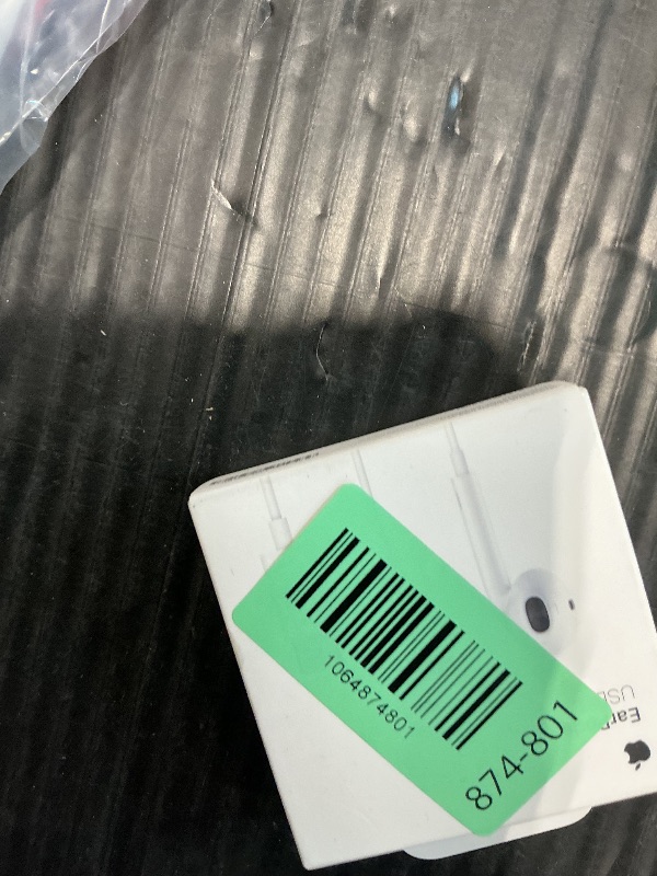 Photo 1 of ***VERY USED*** wire headphones apple