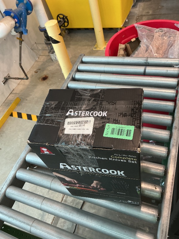 View 3 of ////////ONLY 6 , 7 OF THEM ARE MISSING //////// Astercook Knife Set, Kitchen Knife Set with Built-in Sharpener Block, Dishwasher Safe, 15 Pieces German Stainless Steel Knife Block Set, Black