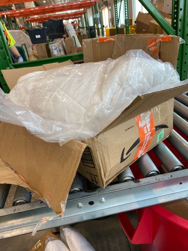 Photo 1 of *MINOR DAMAGE - USED*
CUDDLE DREAMS Wool Comforter Duvet Insert, 100% Australian Wool Filling with Soft Noiseless Cotton Shell, Natural Warmth (Midweight for All Season, King)