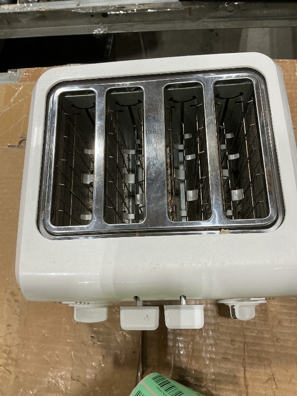 Photo 1 of **MAJOR DAMAGE**
Cuisinart 4-Slice Compact Plastic Toaster, White, CPT-142P1