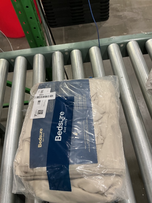 Photo 1 of *USED*
Bedsure Duvet Cover with Fitted Sheet Full - Deep Pocket, Hotel Luxury Soft Double Brushed Bedding Set with Zipper Closure, Includes 1 Duvet Cover, 1 Fitted Sheet, 2 Pillow Shams, NO Comforter, Linen