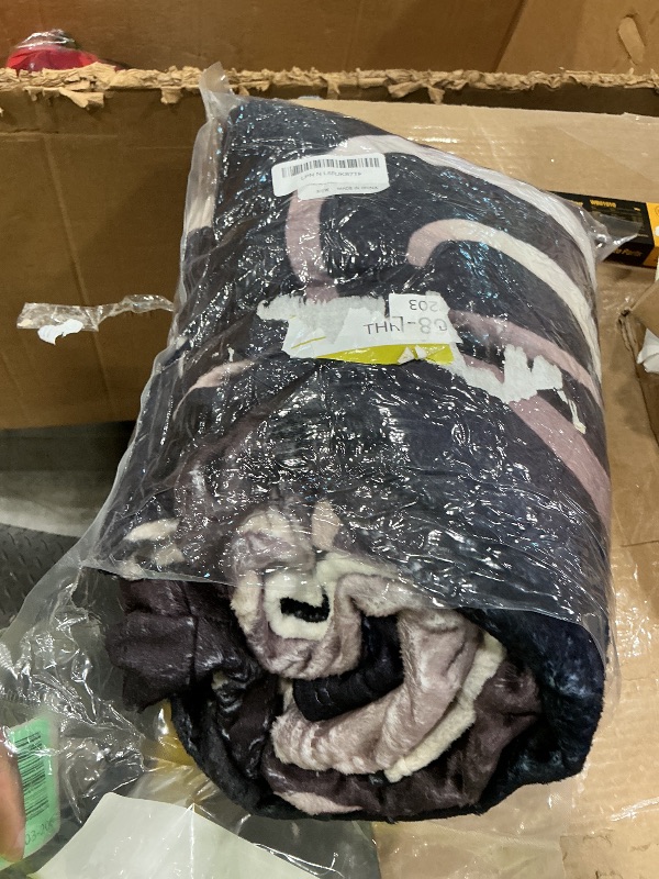 Photo 1 of *MINOR DAMAGE - USED*
Music Note Gifts Blanket for Women - Abstract Themed Art Gifts Throw for Men Teacher Adult Kids Girls Boys Music Lovers Soft Fuzzy Fleece Cozy Birthday Christmas Lightweight Blanket 60"x80"