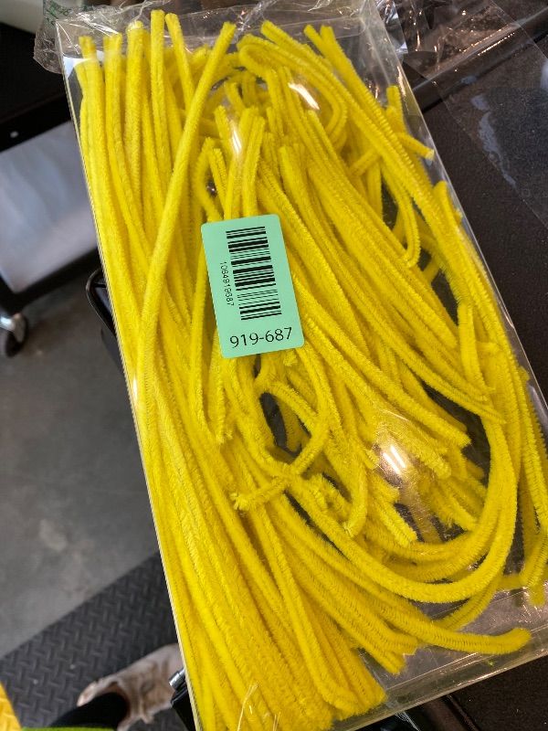 Photo 1 of *MISSING PARTS*
TOAOB 100pcs Pipe Cleaners Yellow Pipe Cleaners Chenille Stems 6mm x 12 Inch Fuzzy Sticks Crafts Supplies for DIY Art Crafts Decorations