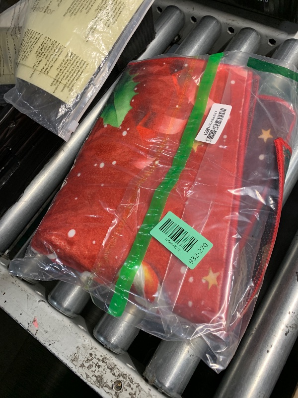 Photo 1 of ***(HEAVILY USED/ MINOR DAMAGE)***FUYEUN 2' X 3' Christmas Rug, Snowflake Rug, Xmas New Year Gift Door Mat for Bedroom Living Room Kitchen, Merry Christmas Indoor Floor Mats for Holiday Festive Decoration,23.6" X 35.4"