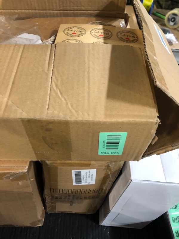 Photo 1 of YEKTFS 24 Pcs Cookie Boxes with Window for Paper Gift Giving Brown Bakery Gift Boxes 9 x 6.3 x 3 Inch, Easy Estate Holiday Packaging for Cookie, Cupcaked, Donuts & Pastries