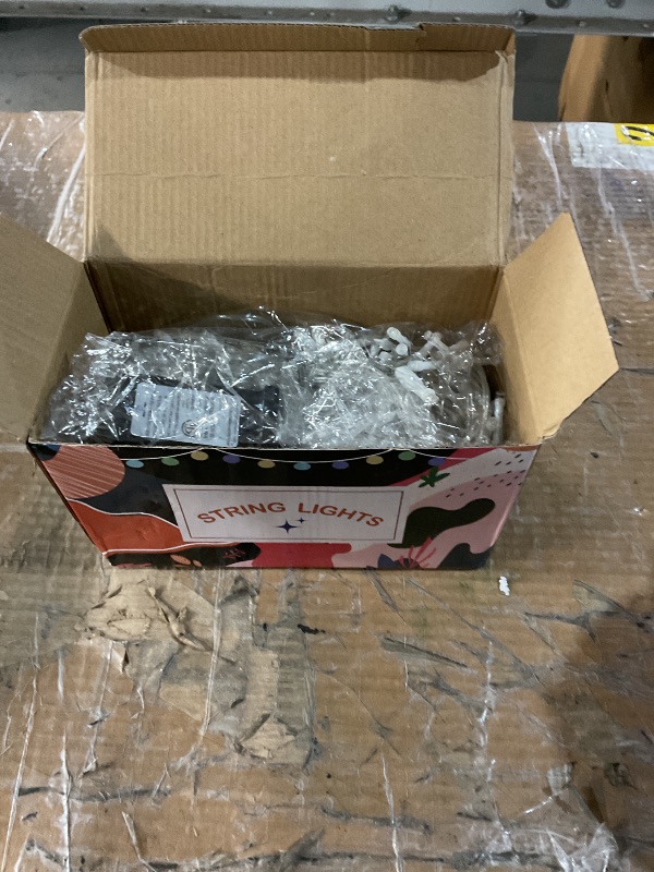 Photo 1 of (incomplete item) JDGJYDS 32 Ft Ice Lights for Outside, 400 LED Christmas Lights Outdoor Plug in, Christmas String Lights