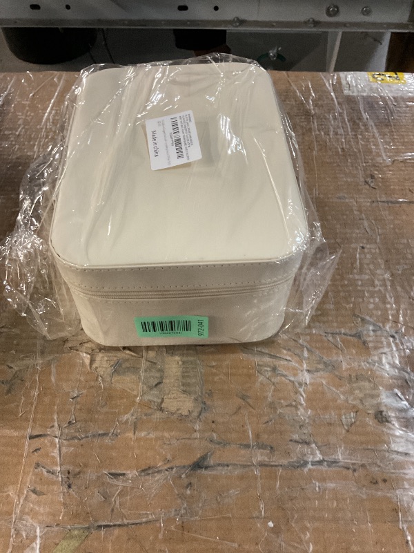 Photo 1 of [Bridal Makeup Bag with Mirror] Large-capacity travel makeup storage bag, with compartments and a free brush pouch, waterproof PU makeup bag, durable structure & portable design (White Style)
