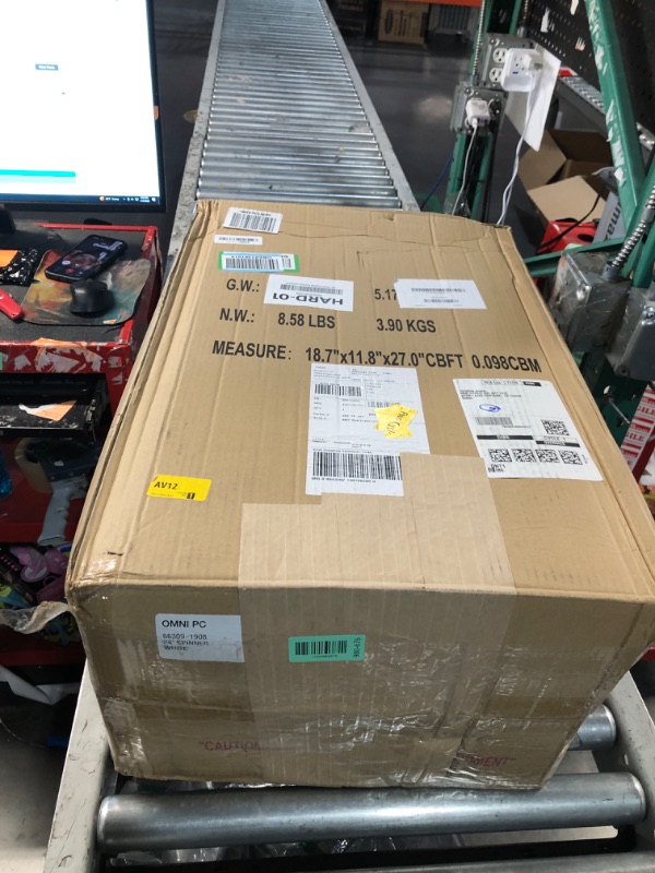 Photo 1 of ******Item is has a small dent****** Samsonite Omni PC Hardside Expandable Luggage with Spinner Wheels, Checked-Medium 24-Inch, White