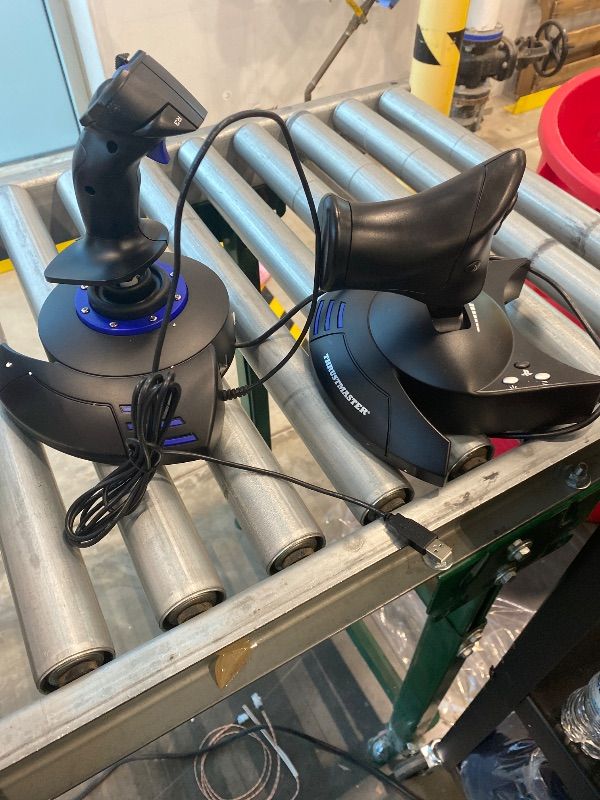 Photo 1 of Thrustmaster TCA Captain Pack ps4– Airbus Edition (Compatible with ps4 and PC)