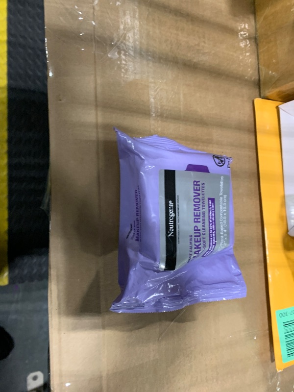 Photo 1 of 1 pcs Neutrogena Night Calming Cleansing Makeup Remover Face Wipes, Nighttime Facial Towelettes to Remove Sweat, Dirt & makeup, Leaves Skin Feeling Calm, Alcohol-Free, 100% Plant Based Cloth,