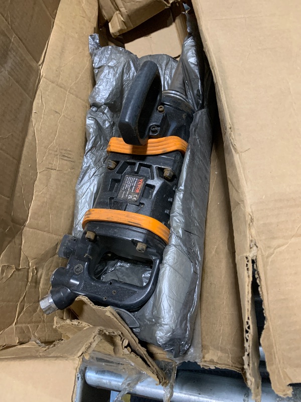 Photo 1 of ***UNTESTED***VEVOR 1 Inch Air Impact Wrench, Up to 5175 ft-lbs Beast Reverse Torque Output Pneumatic Impact w/ 8 Inch Anvil for Heavy Duty Machinery/Semi-Truck/Bus
