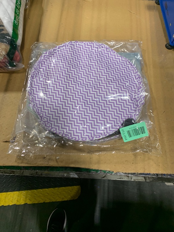 Photo 1 of 
IRUOYA Purple and White Wavy Stripes 60 * 60cm Round Bathroom Rug Bath Mat for Kitchen Non Slip Water Absorbent Floor Mat for Entryway Bedroom Vanity
Color:Purple and White Wavy Stripes
Size:1'11" (Round)