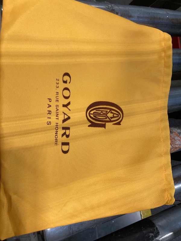 Photo 1 of ** IMITATION *** Goyard
Pre-loved White Goyardine