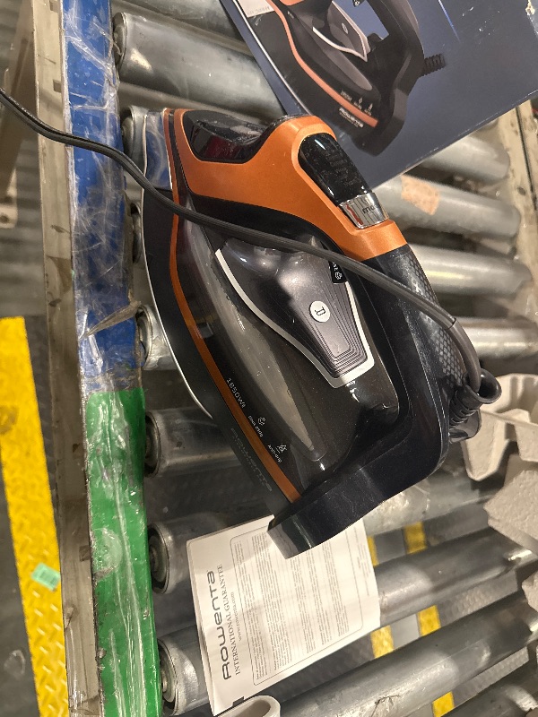 Photo 1 of *USED*
Rowenta Iron Steam Force Pro Steam Iron for Clothes, 1850 Watts, 5 Presets Smart Screen, Stainless Steel Soleplate, High-Efficiency Handheld Ironing, Black Copper, DW9580