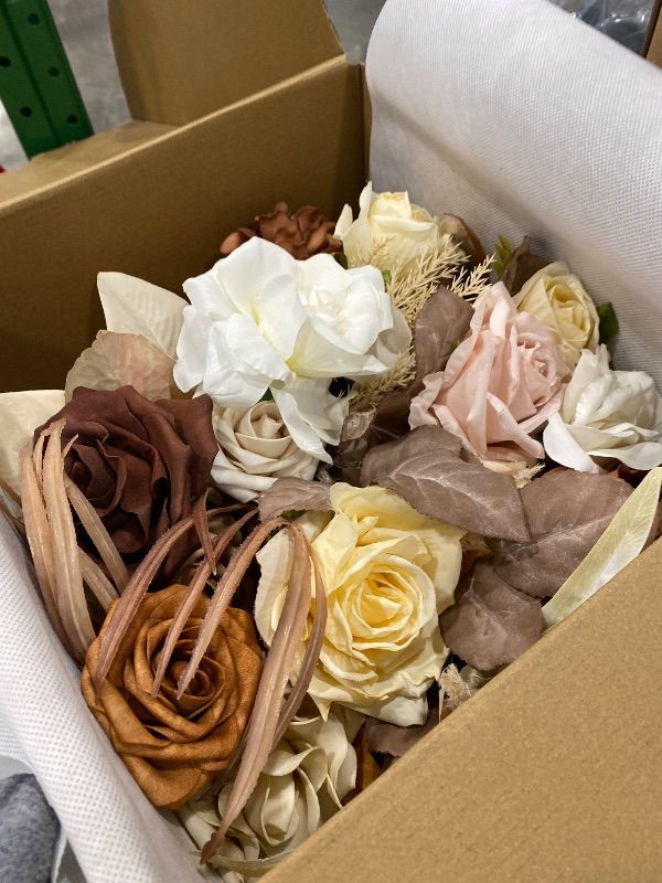 Photo 1 of *USED*
Ling's Moment 13 Inch Artificial Wedding Bouquets for Bride Bridal Bouquet Bridesmaid Bouquet Tossing Bouquet for Wedding Ceremony Anniversary Bridal Shower