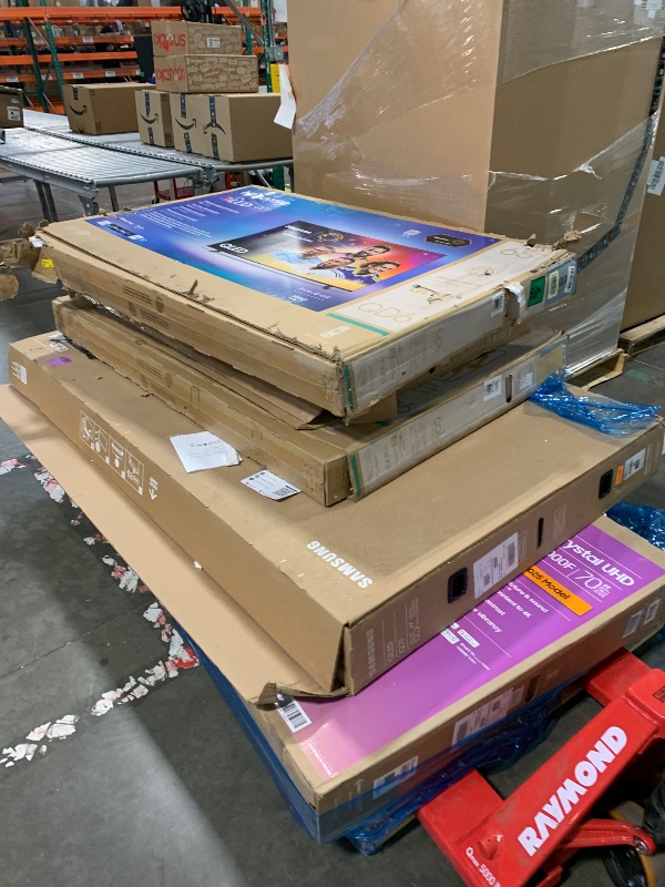 Photo 1 of **** BRING BIG TRUCK ITEM IS ON PALLET*** *****FINAL SALE ***** *** WHOLE SALE FOR PARTS *** PALLET OF 5 BROKEN TVS NON FUNCTIONAL SOLD FOR PARTS