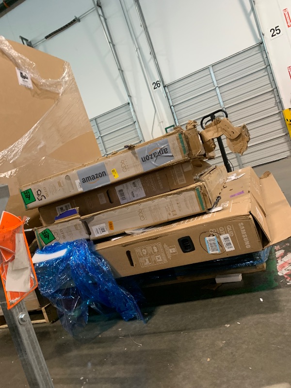 Photo 1 of **** BRING BIG TRUCK ITEM IS ON PALLET*** *****FINAL SALE ***** *** WHOLE SALE FOR PARTS *** PALLET OF 5 BROKEN TVS NON FUNCTIONAL SOLD FOR PARTS