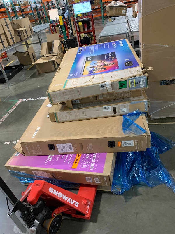 Photo 1 of **** BRING BIG TRUCK ITEM IS ON PALLET*** *****FINAL SALE ***** *** WHOLE SALE FOR PARTS *** PALLET OF 5 BROKEN TVS NON FUNCTIONAL SOLD FOR PARTS