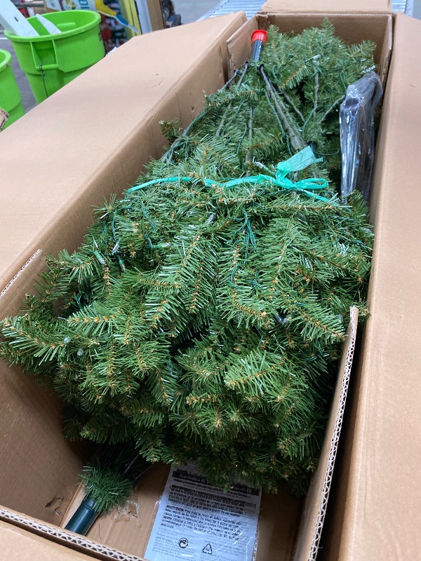 Photo 1 of (UNFUNCTIONAL) National Tree Company 7.5 ft Pre-Lit Dunhill Fir Artificial Christmas Tree, 700 LED Lights, 2,514 Tips, Foot Pedal, 10 Light Functions, Includes Stand, Green